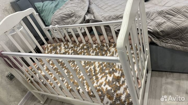 Детская кроватка 120х60 с маятником и ящиком