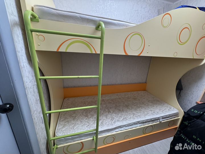 Двухярусная кровать