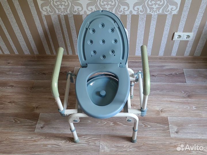 Кресло-стул с санитарным оснащением KY800