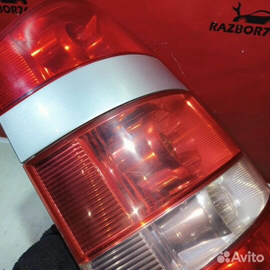 Фонарь левый Toyota Noah R60