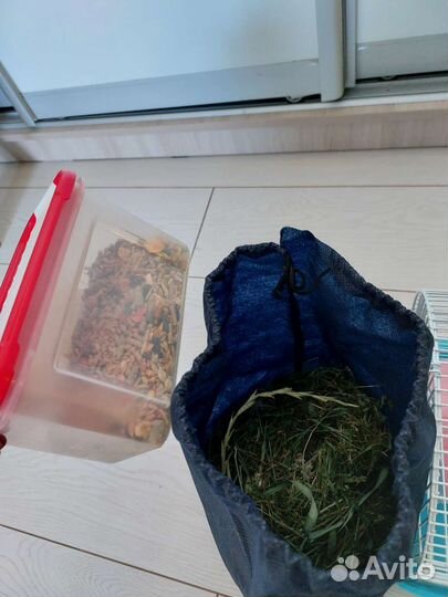 Клетка для хомяка + корм, сено, наполнитель