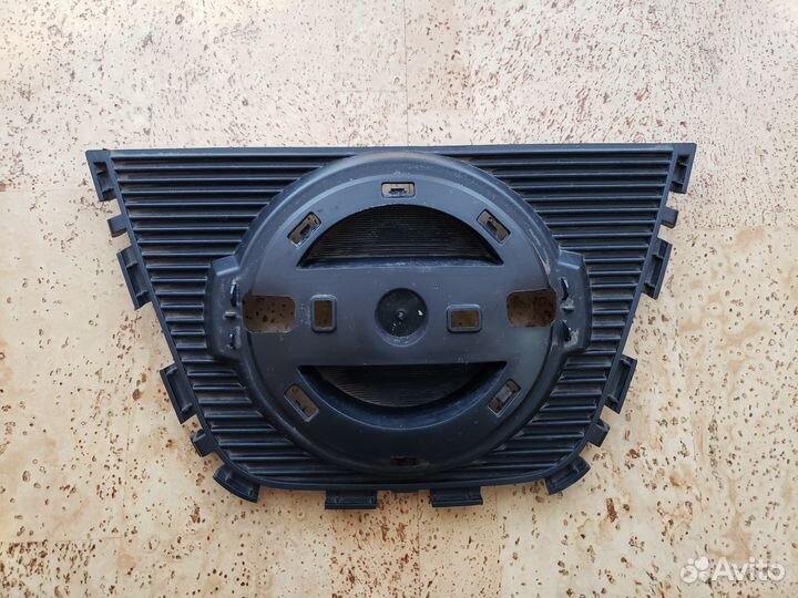 Nissan Qashqai 1 Решётка центральная