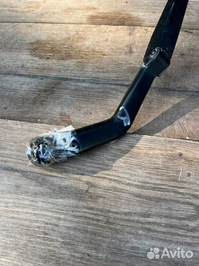 Поводок дворника правый Nissan Almera N16 1.5 2004