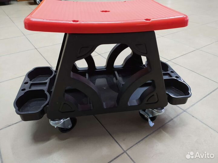 Стульчик мастера на колёсах