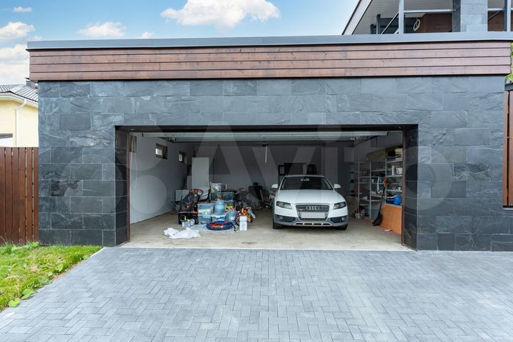 Коттедж 198 м² на участке 8,9 сот.