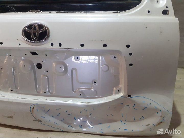 Крышка багажника Toyota