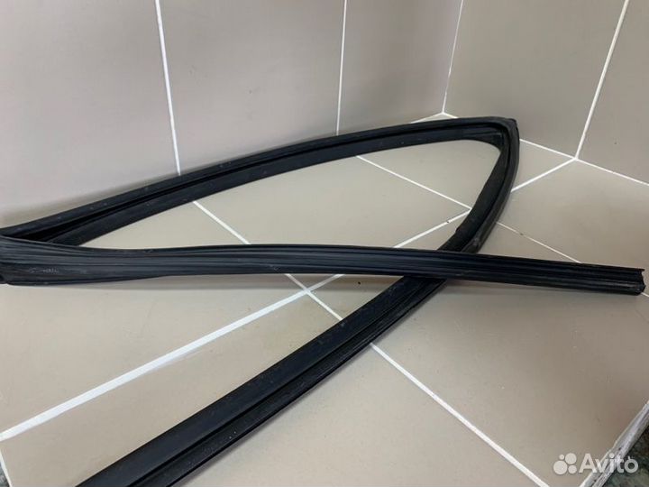 Уплотнитель стекла двери Renault Duster 2 (Hjd) 2