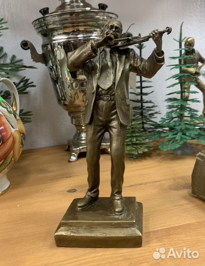 Бронзовая статуэтка Музыкант 29 см