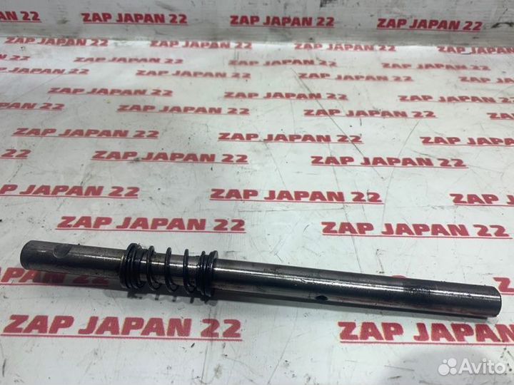 Направляющий вал раздатки Mitsubishi Montero Sport