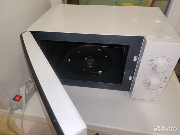 Микроволновая печь Samsung ME711KR белый