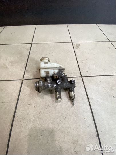 Главный тормозной цилиндр Hyundai Elantra 3 XD