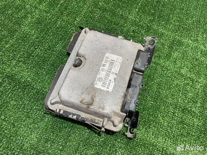 Блок управления двс 038906018BQ AGR