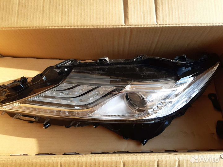 Фара Тойота Камри 70 75