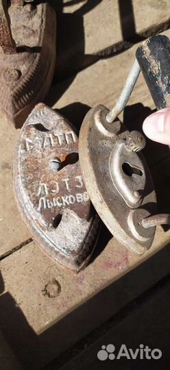 Старинный утюг на углях