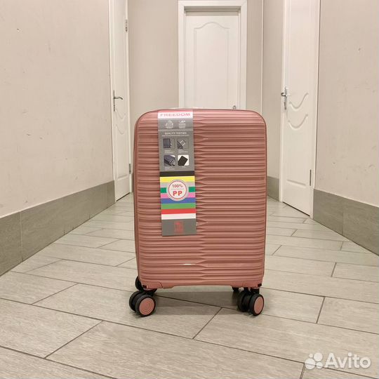 Чемодан из полипропилена для ручной клади