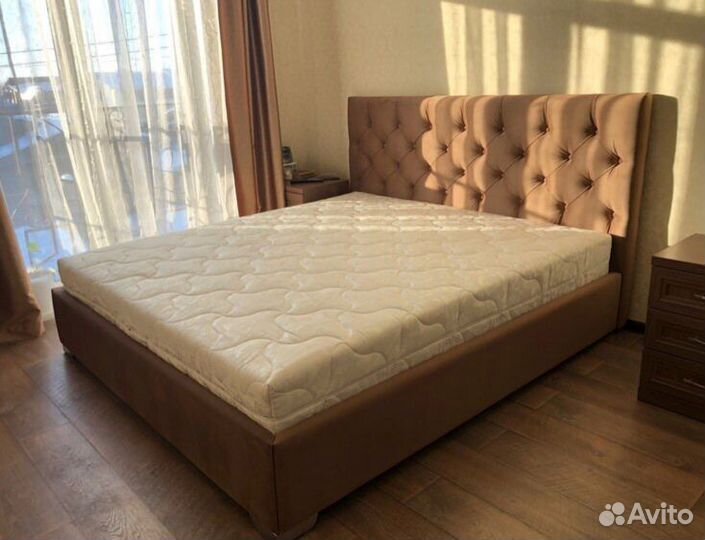 Кровать с изголовьем