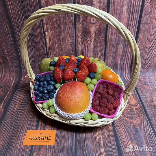 Ягодная корзина на подарок