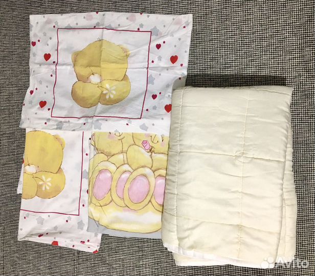 Одеяло и постельное белье в кроватку