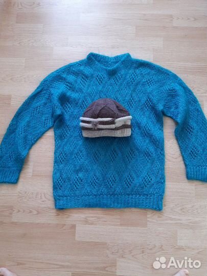 Шапка, свитер в подарок