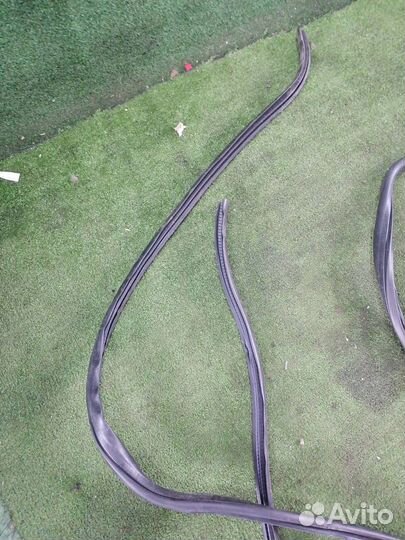 Уплотнение двери заднее Ford Explorer XLT 4.0 2006