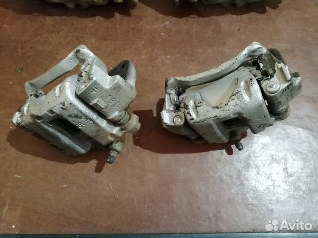 Суппорт тормозной задний левый Lexus GX460