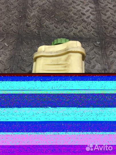 Бачок гидроусилителя (Volkswagen Touareg)