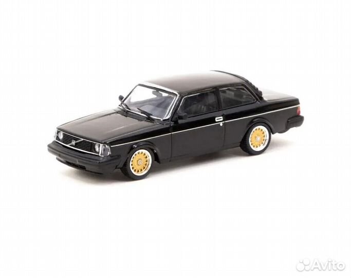 Volvo 242 custom 1:64 от Tarmac