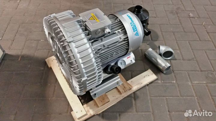 Вихревой вакуумный насос