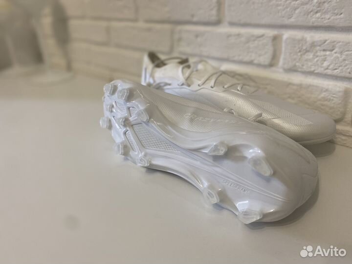 Футбольные бутсы adidas