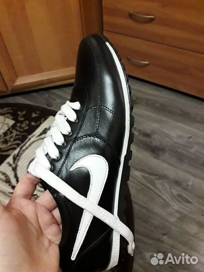 Продам новые кожан.мужские кроссовки