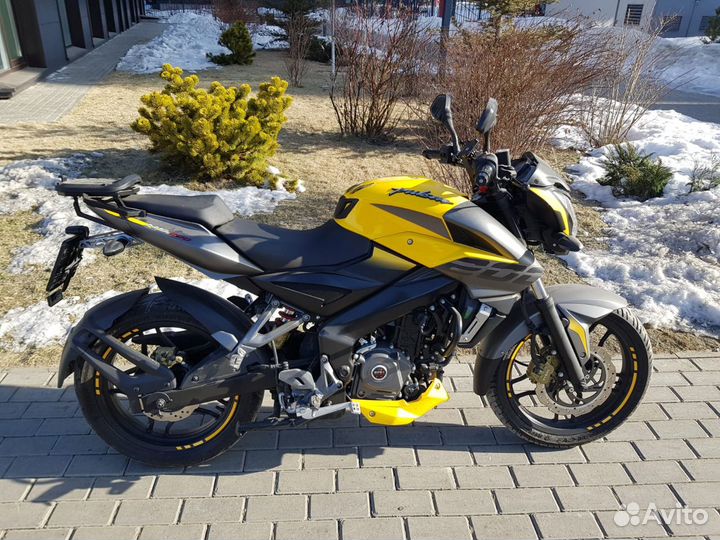 Мотоцикл Bajaj Pulsar NS 200