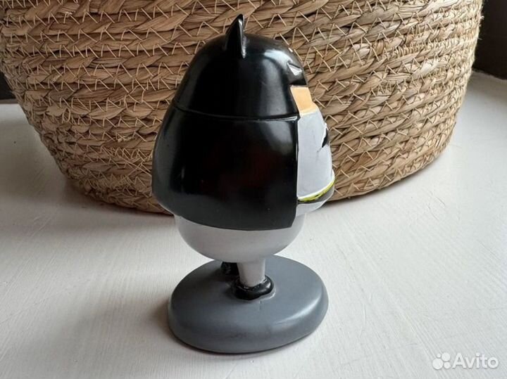 Бетмен фигурка на липучке в машину на торпеду