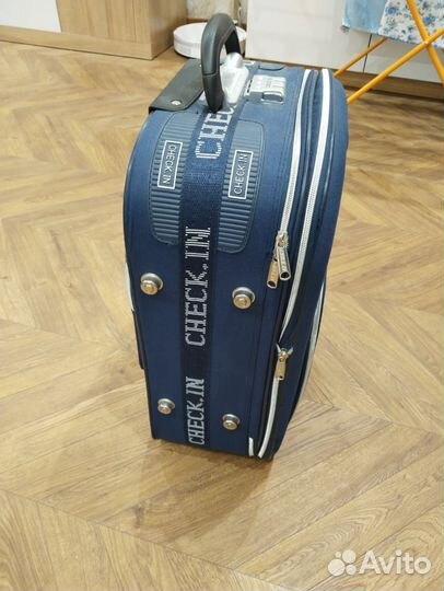 Отдам бесплатно чемодан, без колес