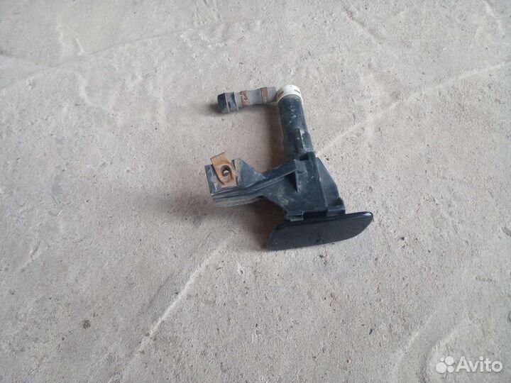 Форсунка омывателя Toyota Land Cruiser 200 2011г