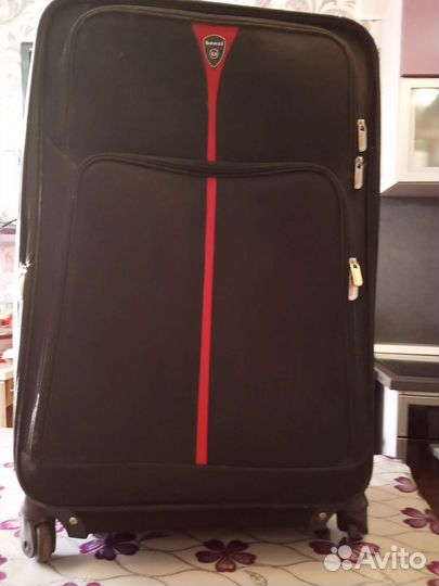 Чемодан на колесах на реставрацию