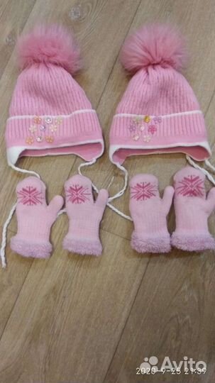 Комплект шапка, манишка, варежки