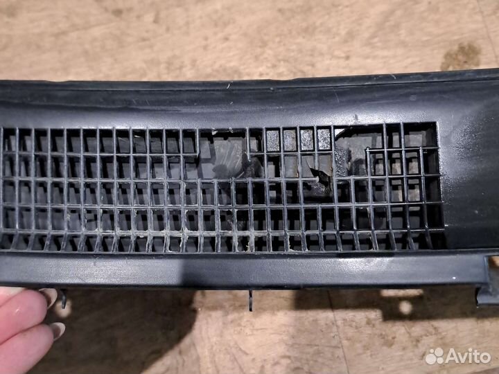 Жабо Mitsubishi Carisma
