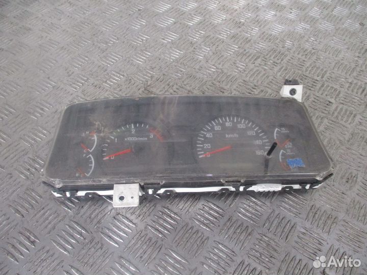 Панель приборов isuzu 8982932261