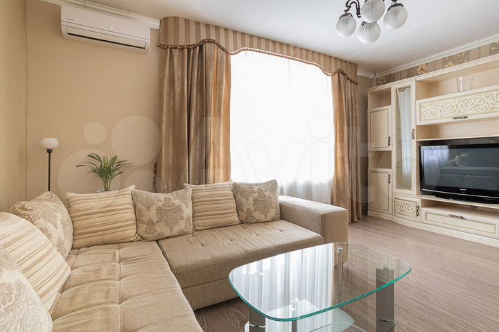 2-к. квартира, 70 м², 2/8 эт.