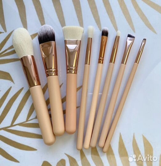 Кисти для макияжа разные