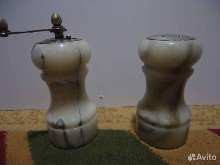 Солонка и перечница мрамор