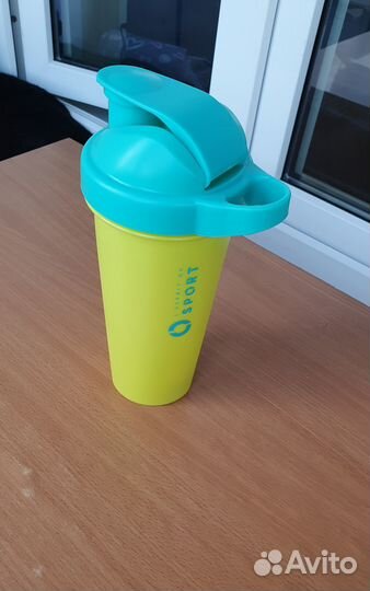 Шейкер спортивный и таблетница (новые)