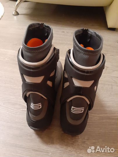 Лыжные ботинки р.45