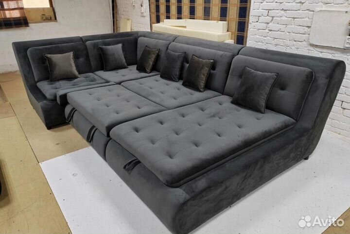 Большой угловой диван