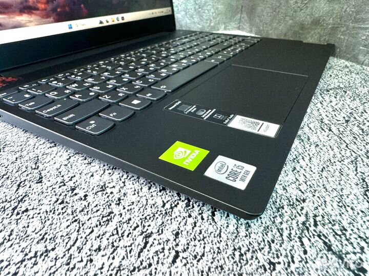 Ноутбук Lenovo на Core i5-1035G1/ MX250/ IPS