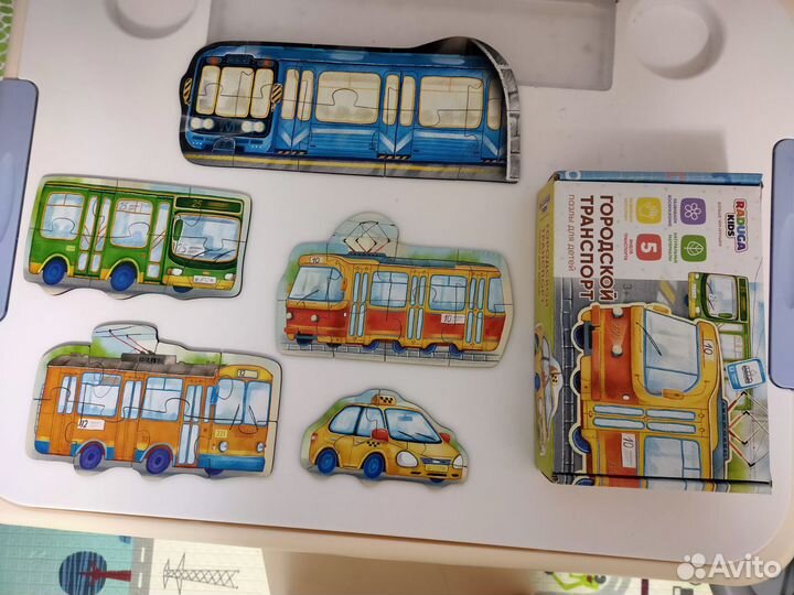 Продам 4 набора пазлов с транспортом и поезд