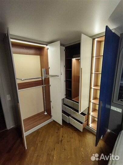 Угловой распашной шкаф с подсветкой под заказ