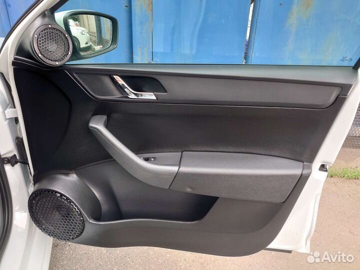 Инсталляция под аудио систему на Skoda rapid