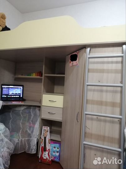 Шкаф стенка с кроватью и столом