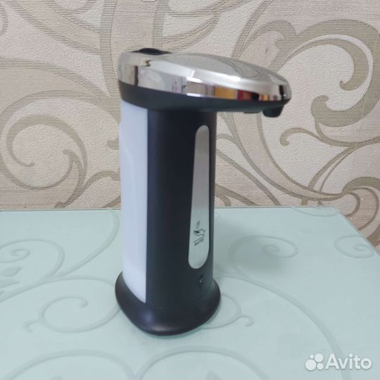 Сенсорный дозатор для жидкого мыла